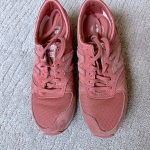 New Balance Sneakers Rose Suede Size 9.5